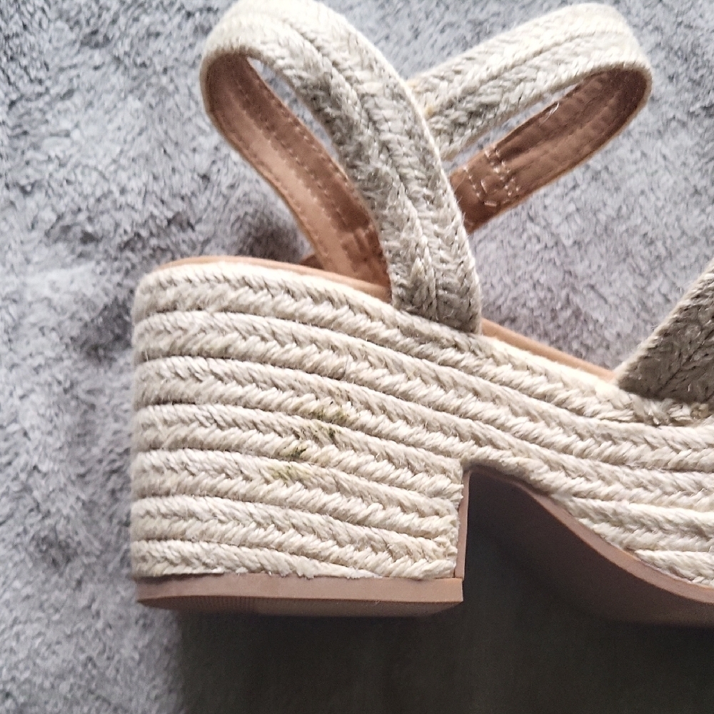 Old Navy Cream Espadrille Platform Shoes - Picture 3 of 5
